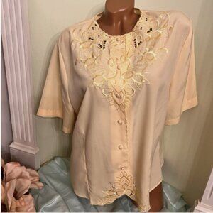Vintage Voir Collection. Size XL. Yellow Embroidered. Short Sleeve Blouse. B21